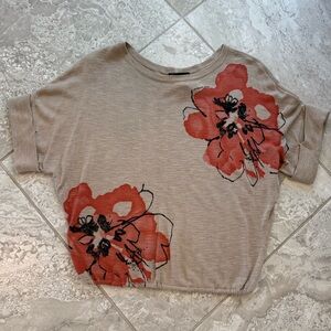 Floral Short Sleeve Knit Top in Beige with Red Flowers, size XS